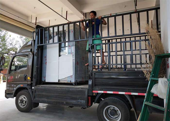 山東某生物科技公司采購凈化板單吹手動(dòng)風(fēng)淋室